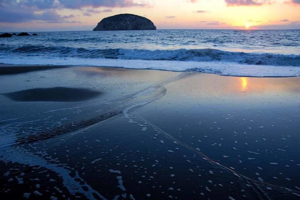Next To Haraki Beach , Taverns Bars & 10 To Lindos 外观 照片